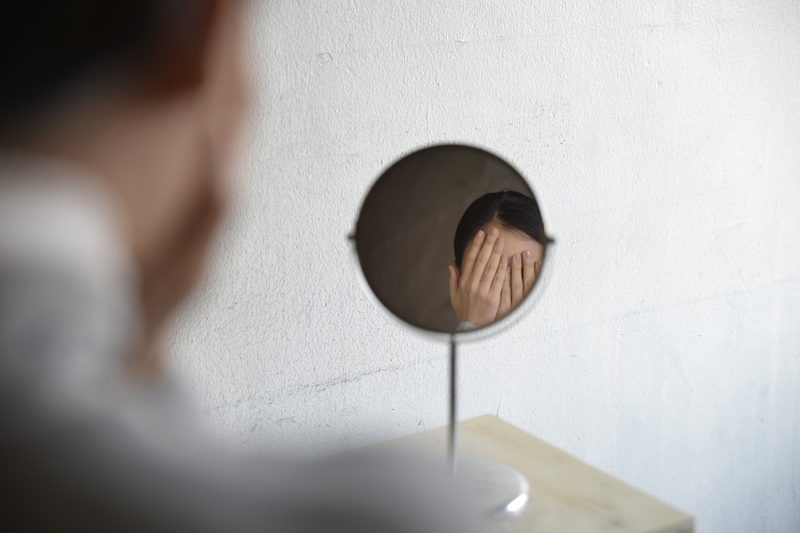 non-facial mirror